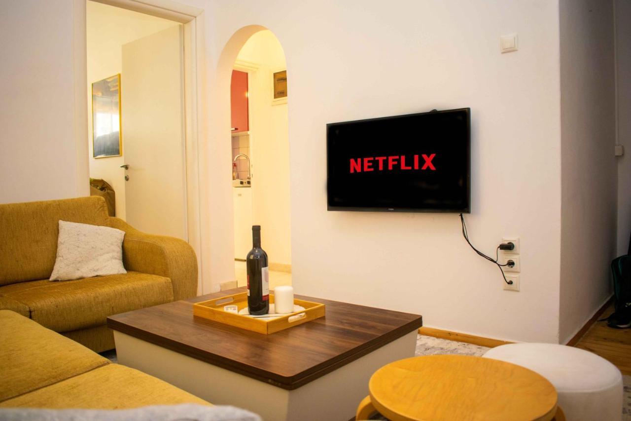 Center/navarinou Classical Style Apt-king Bed Apartment