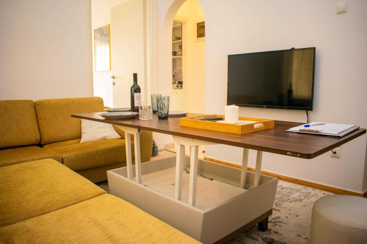 Center/navarinou Classical Style Apt-king Bed * Thessaloniki